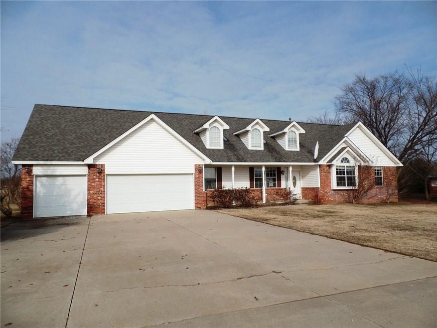 202 Gunnar Ln, McLoud, OK 74851 - photo 1