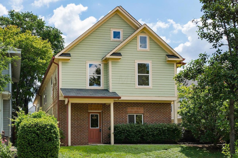 b 1096 Perry Street0062-2-Edit