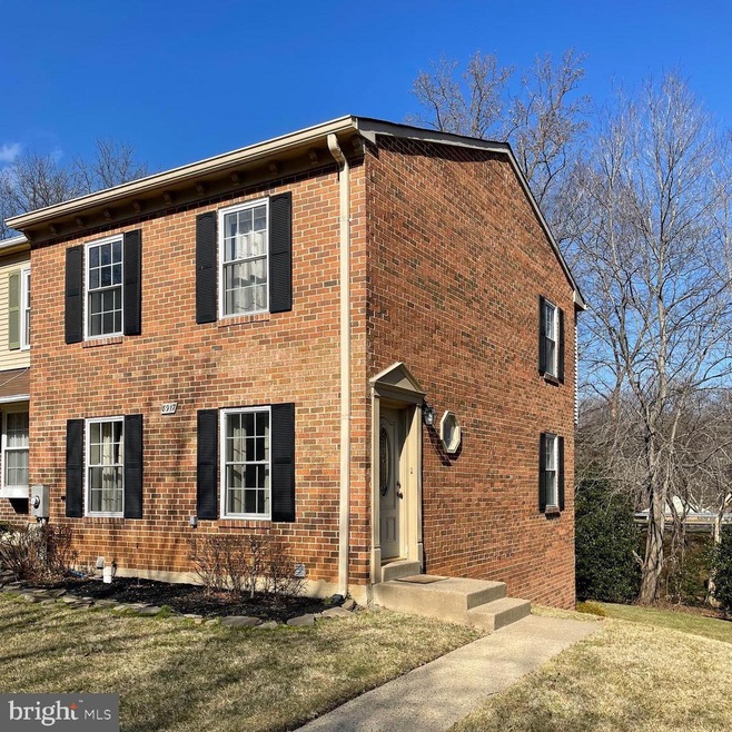 8917 Shamrock Ct, Springfield, VA 22152 - photo 1