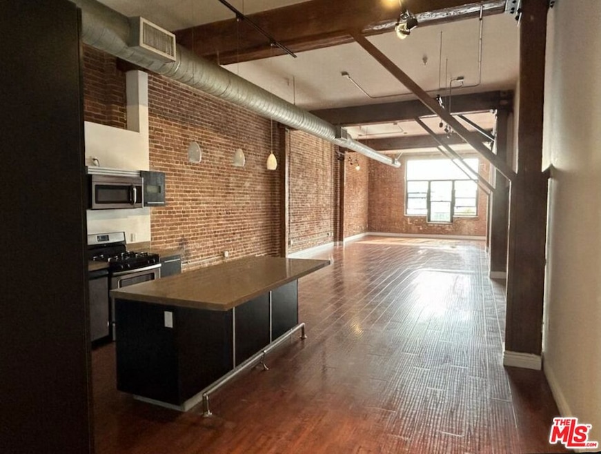 652 Mateo St unit 207, Los Angeles, CA 90021 - photo 1