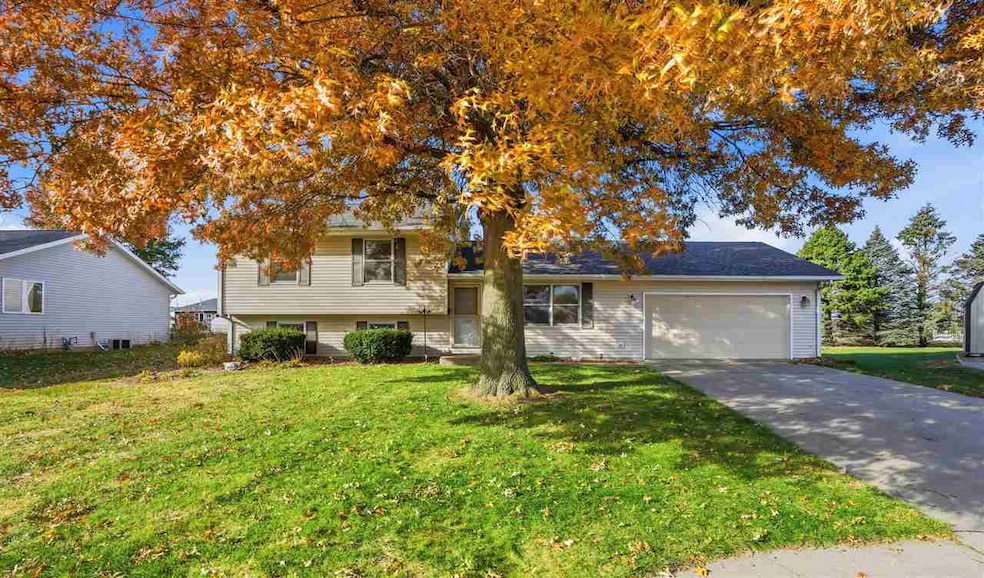 41 Williams Cir, Hills, IA 52235 - photo 1