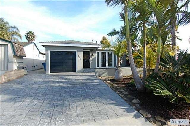 Front of House, Great palm trees on  a great stree