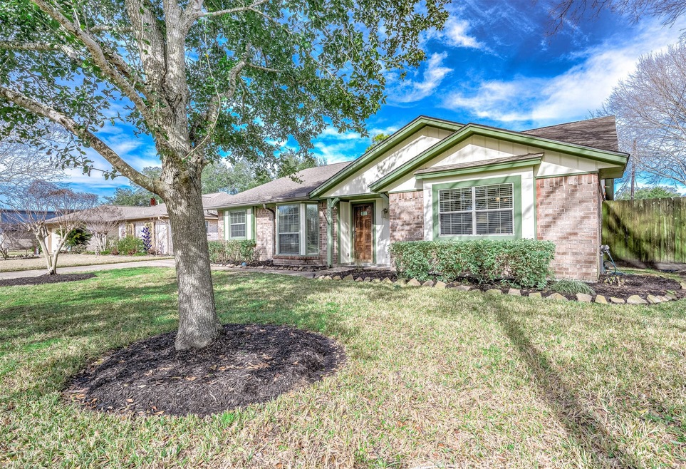 1820 Goode St, Alvin, TX 77511 - photo 1