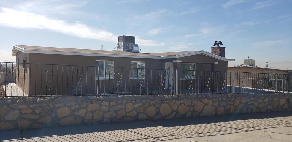 7940 Mazatlan Dr, El Paso, TX 79915 - photo 1