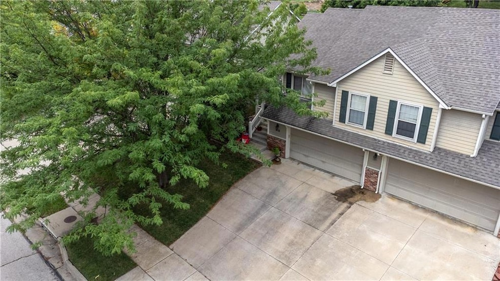 915 N Gunnison Way, Lawrence, KS 66049 - photo 1