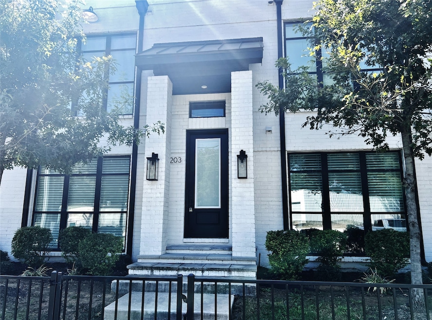 408 Dr Martin Luther King jr Blvd unit 203, Waxahachie, TX 75165 - photo 1