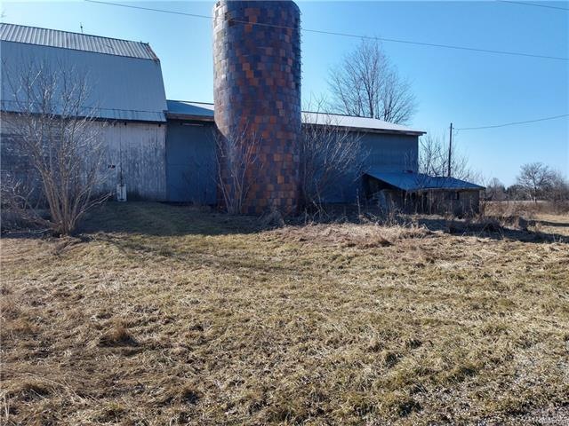 Barn on Property.jpg