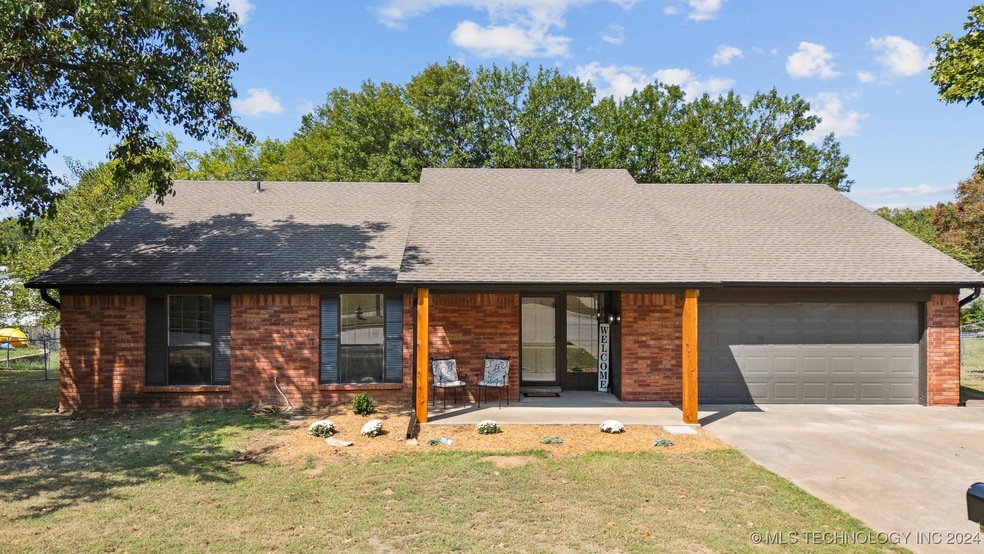 7208 S Oak Ave, Broken Arrow, OK 74011 - photo 1