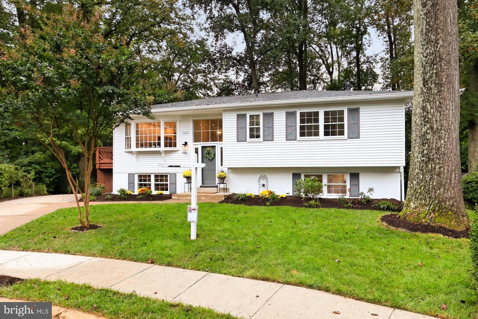 908 Shady Dr SE, Vienna, VA 22180 - photo 1