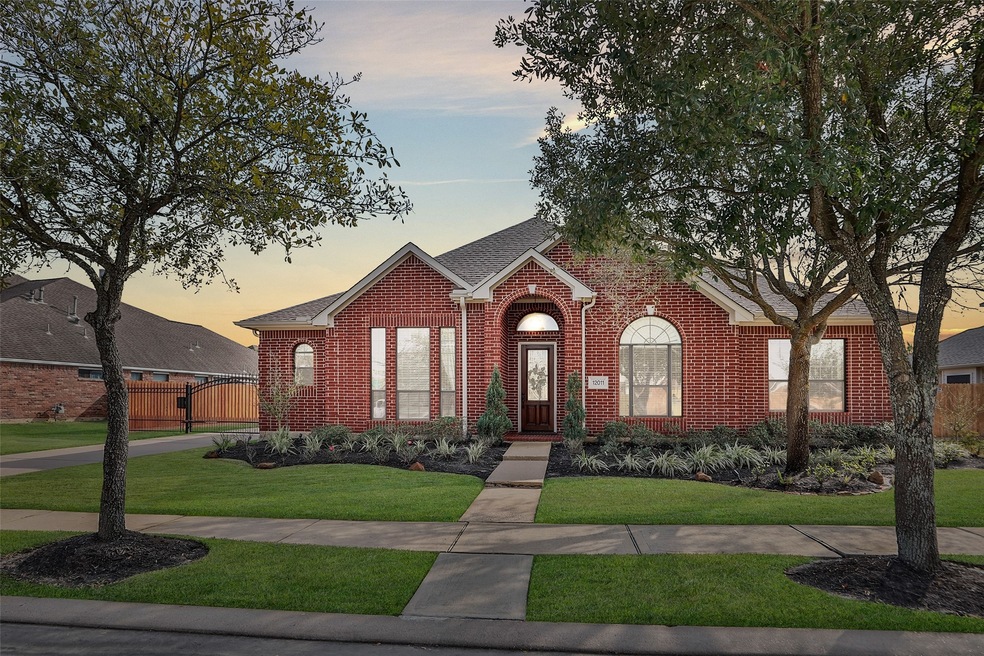 Welcome to 12011 Luna Falls!