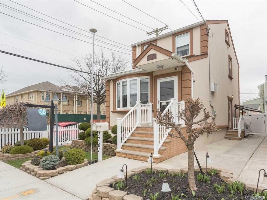 17-01 Murray St, Whitestone, NY 11357 - photo 1