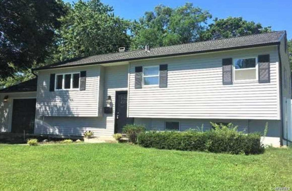 2906 Sipp Ave, Medford, NY 11763 - photo 1