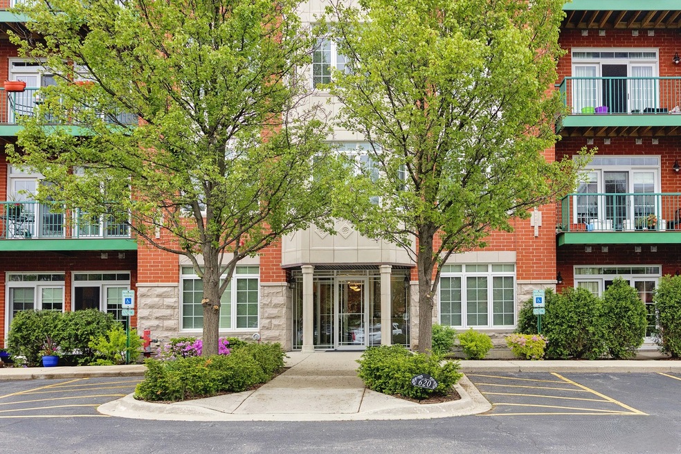 640 Mchenry Rd unit 301, Wheeling, IL 60090 - photo 1