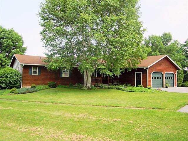 Exterior Front Beautiful Ranch~Lush Gardens~Cedar 