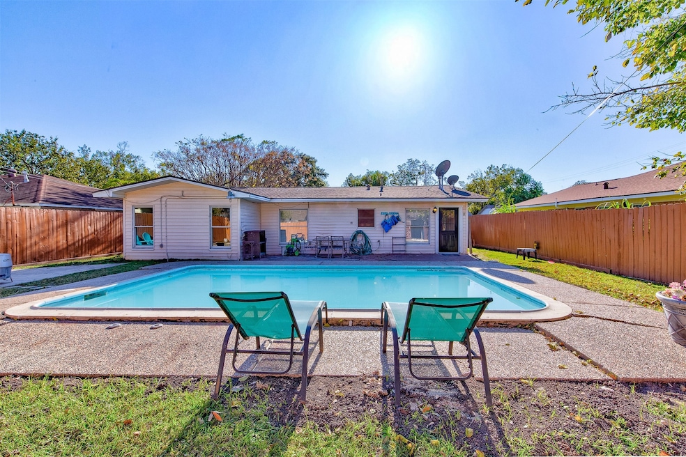 2002 Vermont St, Baytown, TX 77520 - photo 1