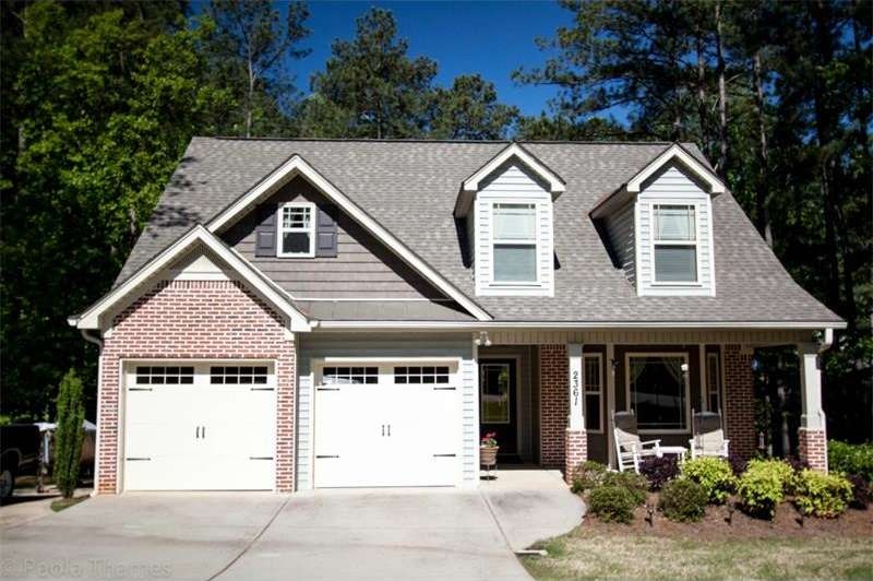 Beautiful Craftsman Style home in pristine conditi