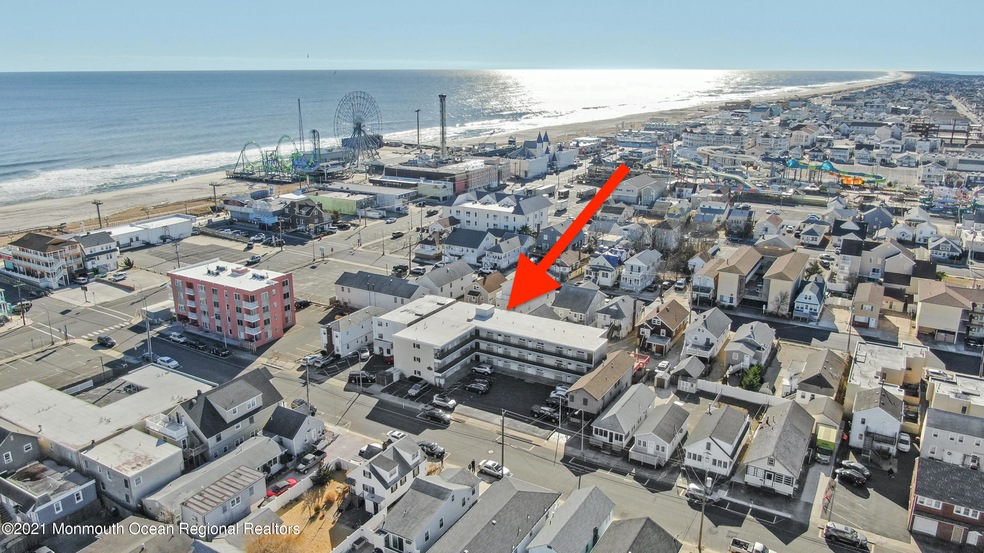 1/2 block to beach and rides