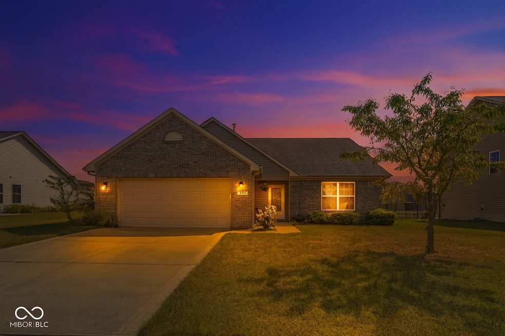 4353 W Parkway Ct, New Palestine, IN 46163 - photo 1