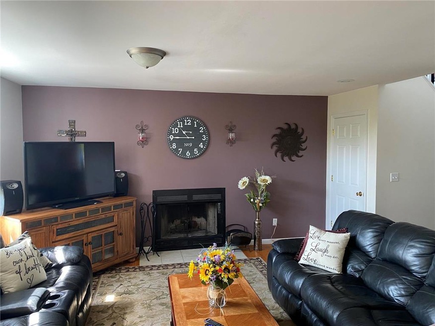 7331 W Hillcrest Ln, Slatington, PA 18080 - photo 1