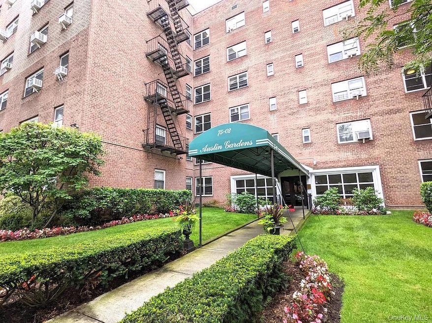 75-02 Austin St unit 2J, Forest Hills, NY 11375 - photo 1