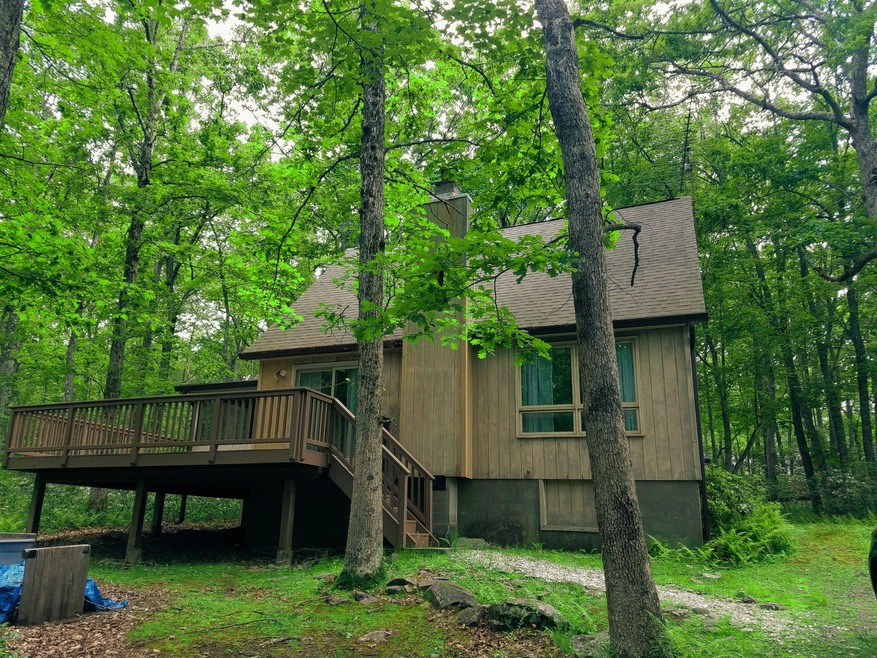 107 Indian Run Ct, Milford, PA 18337 - photo 1