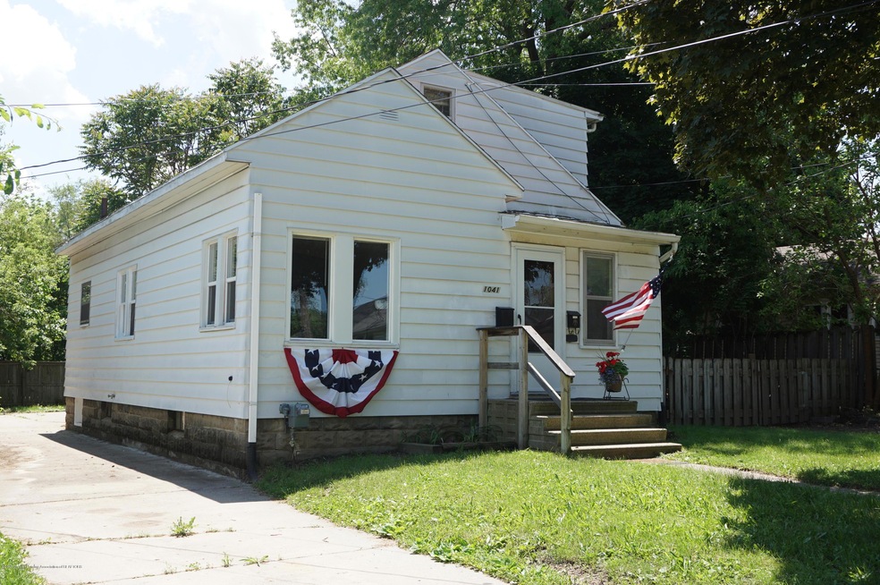 1041 Queen St, Lansing, MI 48915 - photo 1