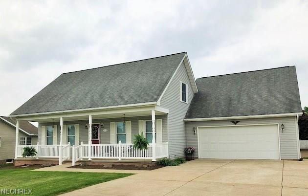 Awesome spacious home located in a golf community!