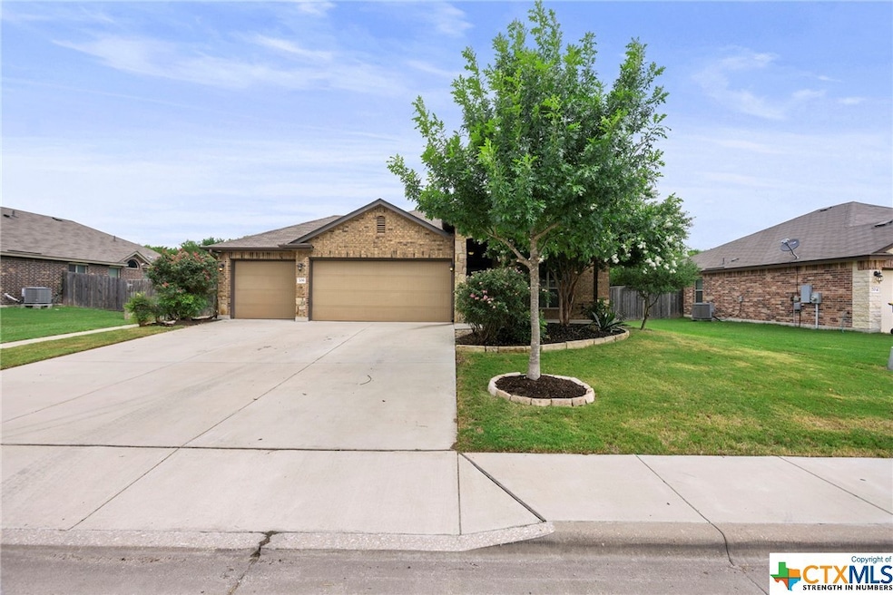 706 Leah Dr, Troy, TX 76579 - photo 1