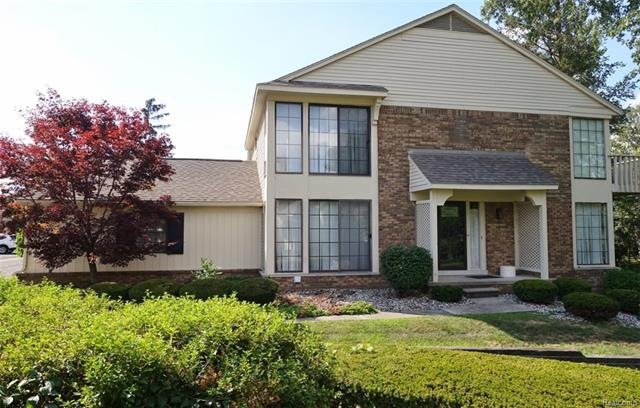 Beautiful End Unit Condo that you'd think was a de