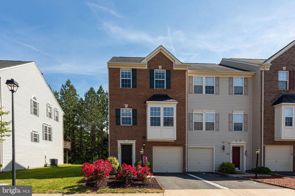 42265 St Huberts Place, Chantilly, VA 20152 - photo 1