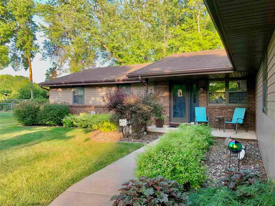 225 Fairway St, Combined Locks, WI 54113 - photo 1