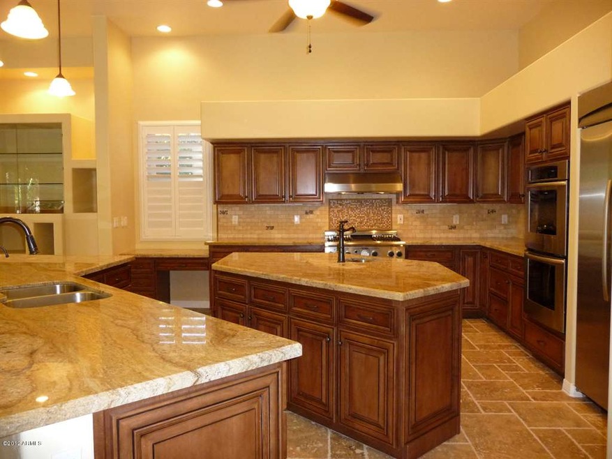 GORGEOUS cabs and granite counters!