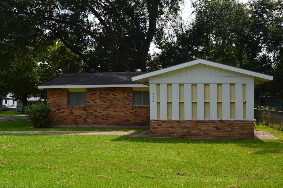301 Doc Duhon Street Front