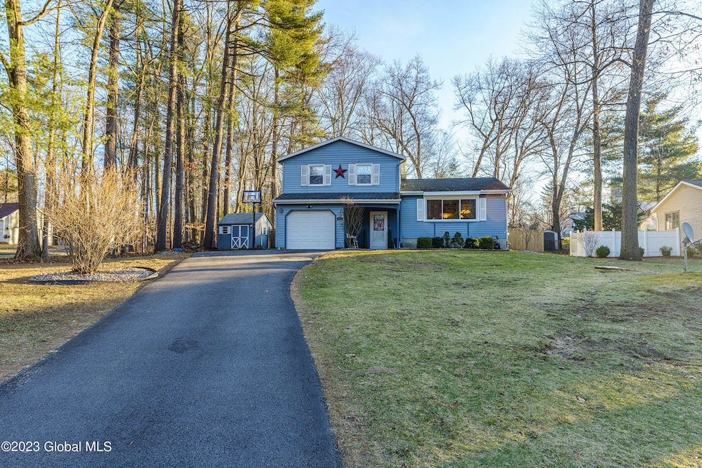 40 Huntwood Dr, Clifton Park, NY 12065 - photo 1