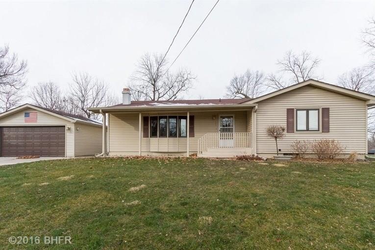 103 Walnut Dr, Newton, IA 50208 - photo 1