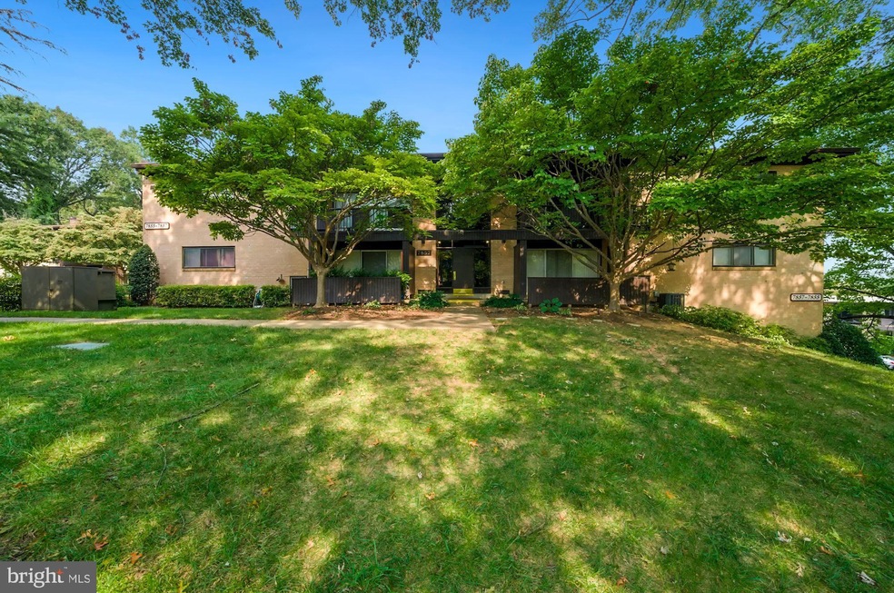 7857 Enola St unit 107, McLean, VA 22102 - photo 1