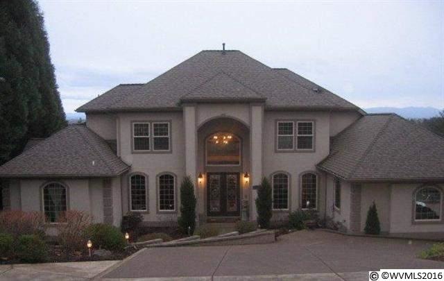 Upscale Luxury Home in North Albany