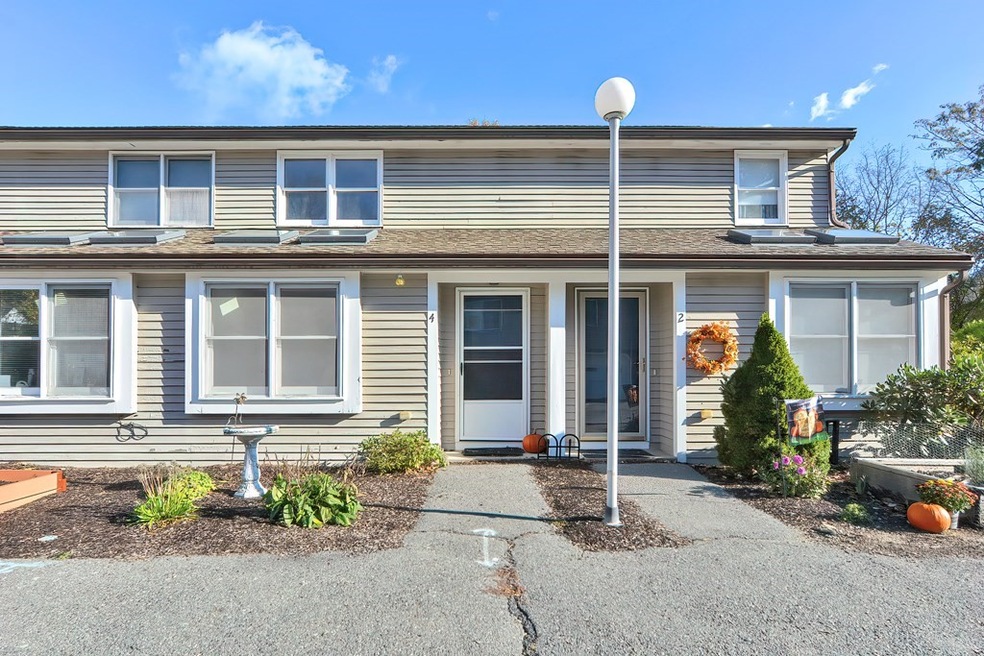 4 Goldenrod Ct unit 4, South Grafton, MA 01560 - photo 1