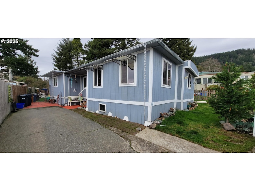 97883 Court St unit 59, Brookings, OR 97415 - photo 1