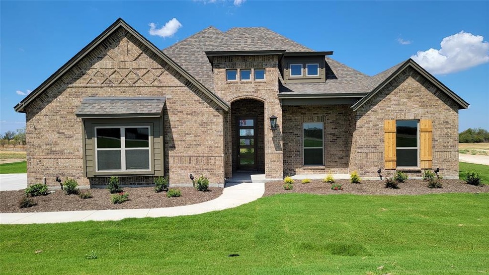 348 Sanger Dr, Springtown, TX 76082 - photo 1