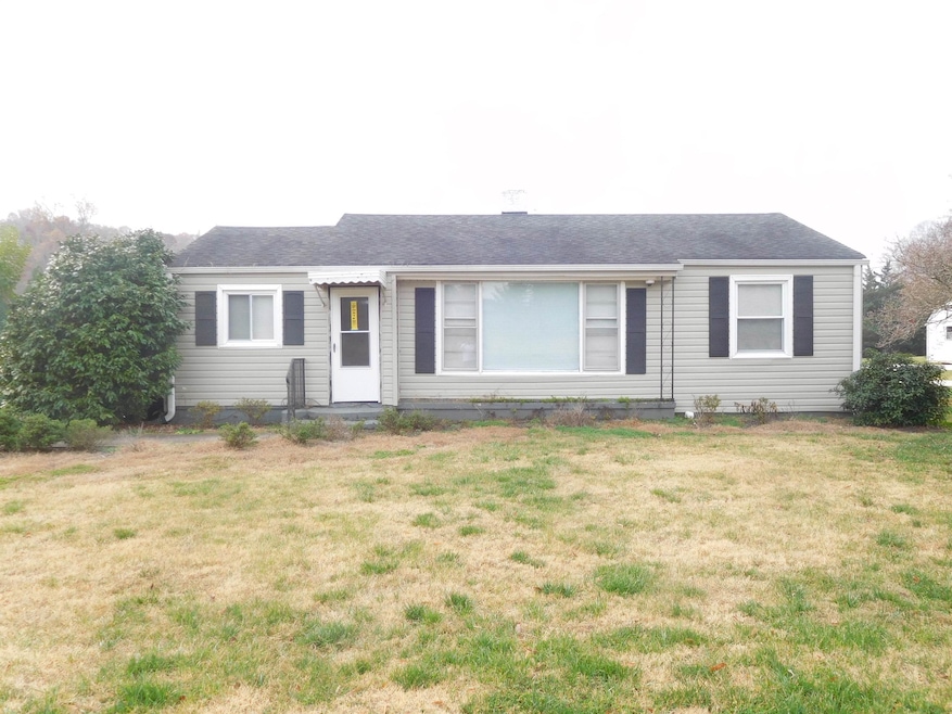 604 E O'Neal St, Gaffney, SC 29340 - photo 1