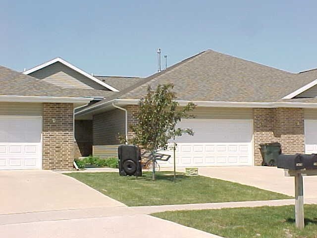 1414 Aspen Dr unit 1414, Waterloo, IA 50701 - photo 1
