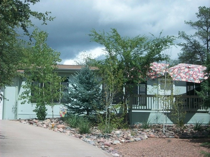 211 N WHITING CIR
