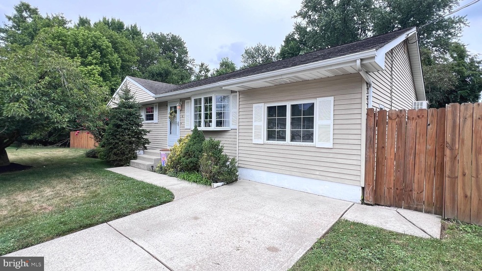 4 Imperial Dr, Trenton, NJ 08690 - photo 1