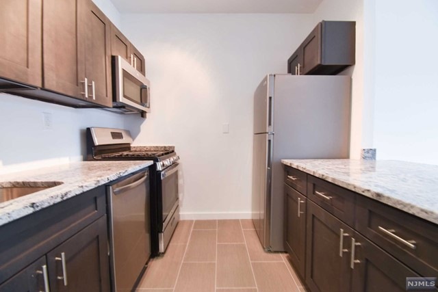 100 Evergreen Place unit 3E, East Orange, NJ 07018 - photo 1