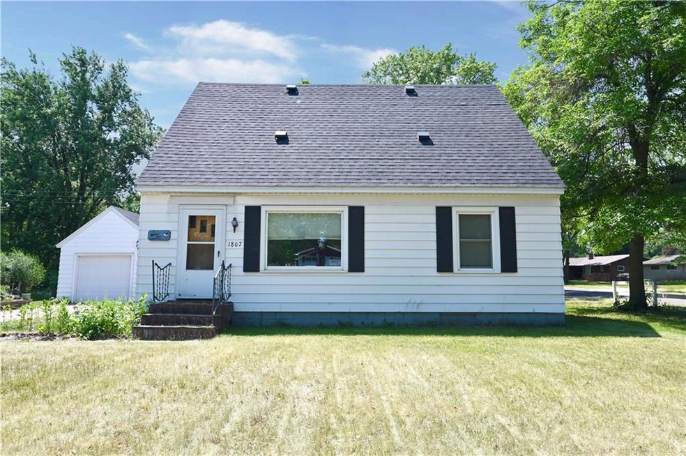 1807 Eddy Ln, Eau Claire, WI 54703 - photo 1