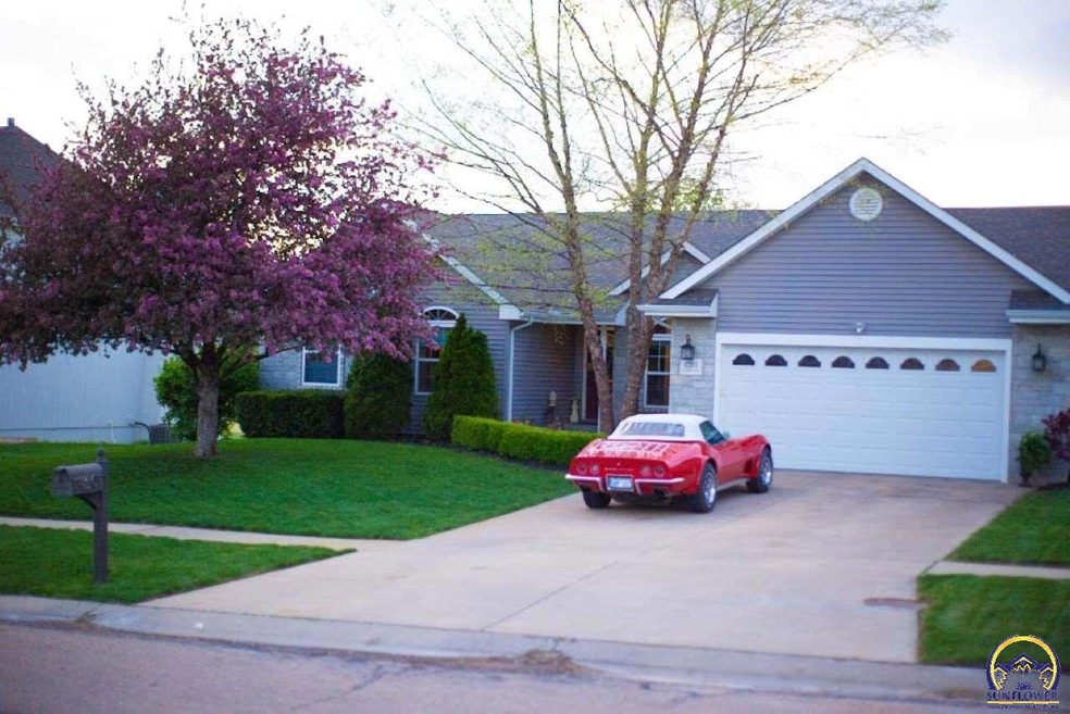 4201 SW Stone Ave, Topeka, KS 66610 - photo 1