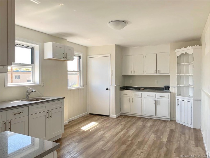 684 Honeyspot Rd unit 3, Stratford, CT 06615 - photo 1