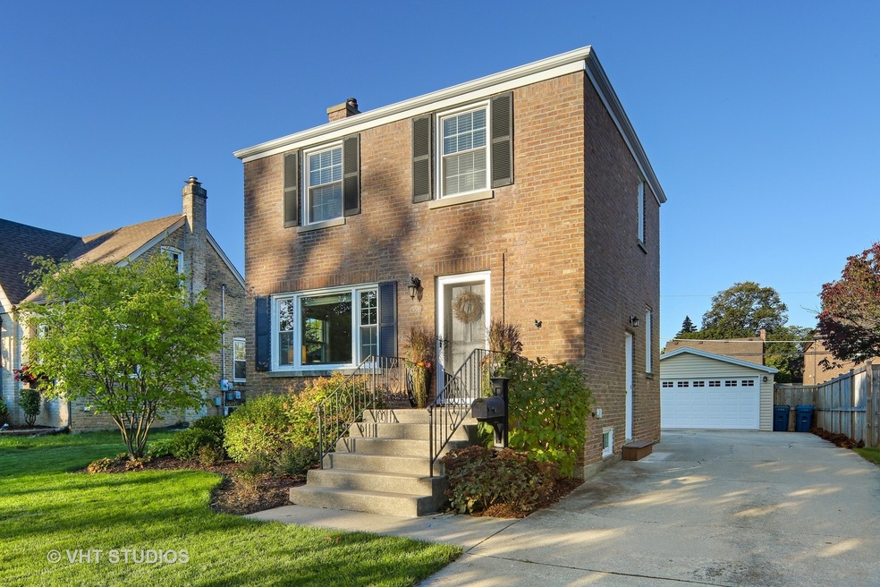 Welcome to 956 S. Spring Rd., Elmhurst       All b