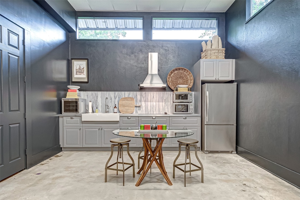 1612 W Alabama St unit C, Houston, TX 77006 - photo 1